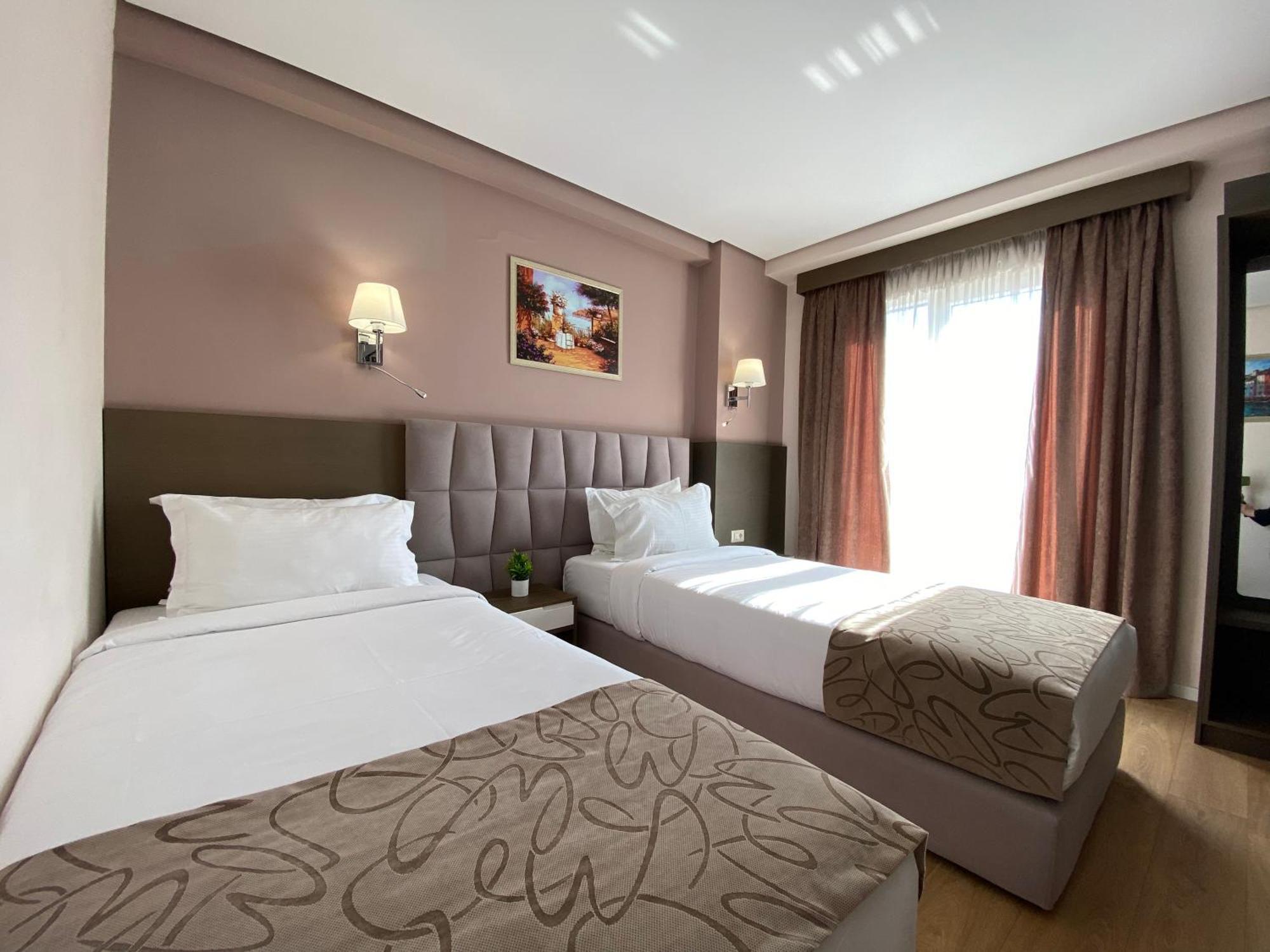 Doanesia Premium Hotel & Spa ティラナ エクステリア 写真