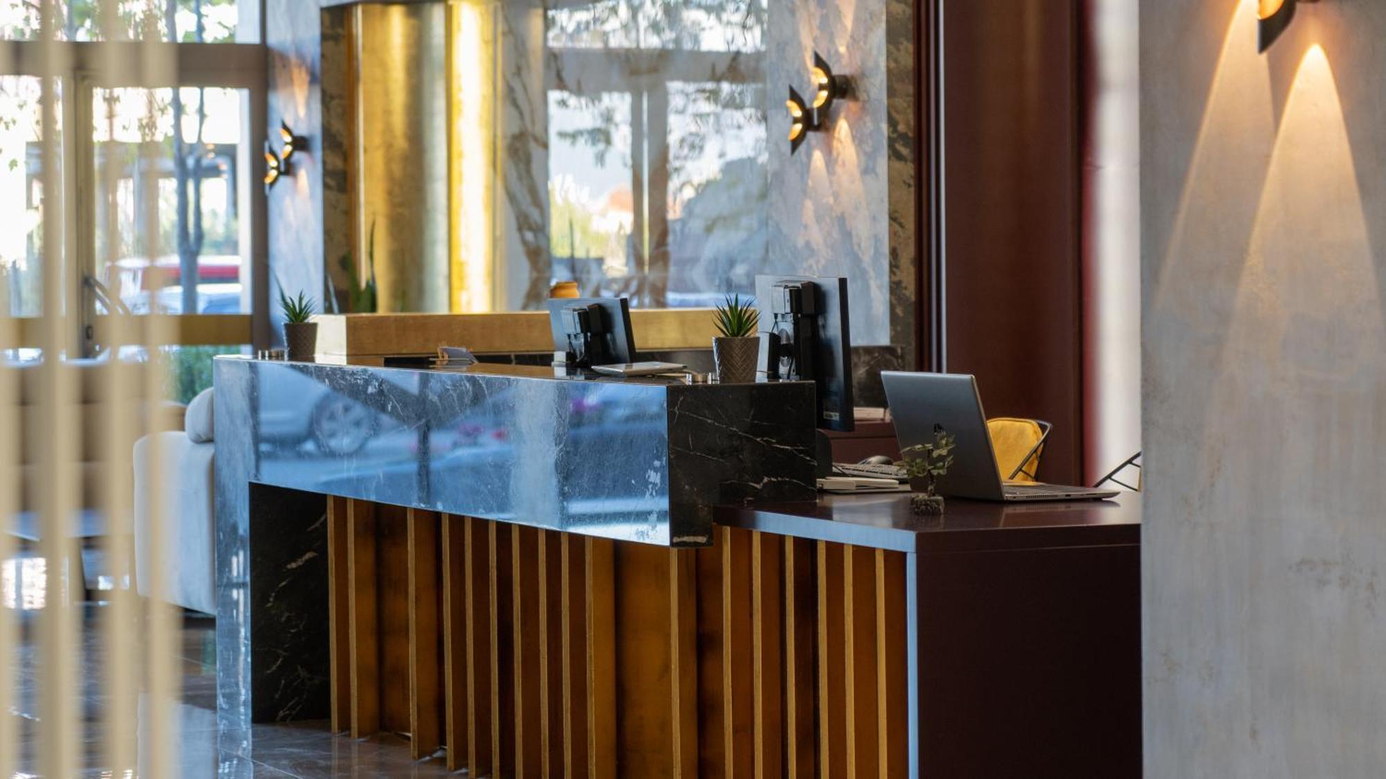 Doanesia Premium Hotel & Spa ティラナ エクステリア 写真