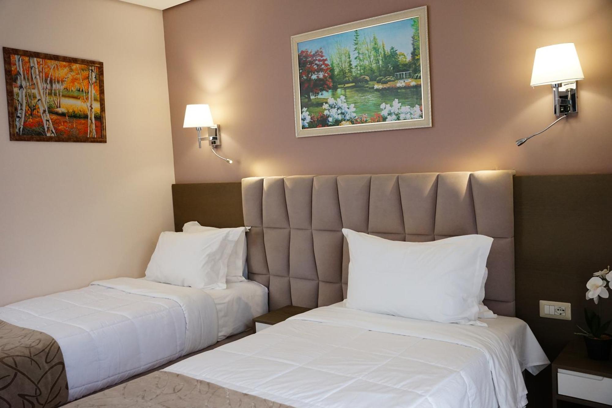Doanesia Premium Hotel & Spa ティラナ エクステリア 写真
