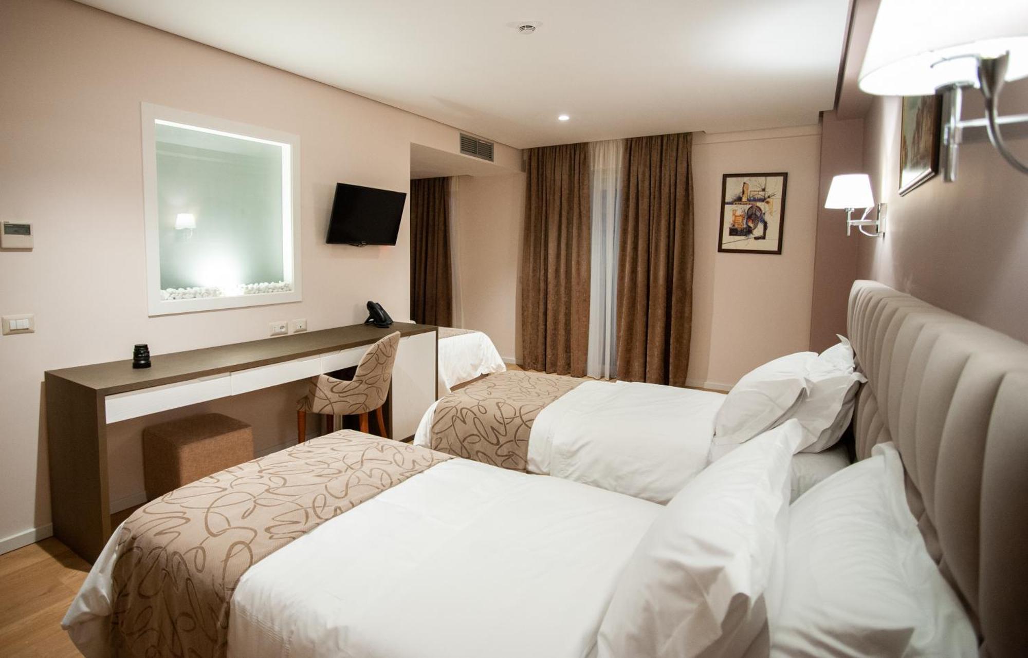 Doanesia Premium Hotel & Spa ティラナ エクステリア 写真